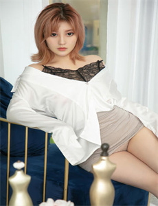《五重塔的美女》