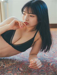 《国产漂亮白嫩美女在线观看》