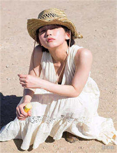 《美女动态视频在线观看大全》